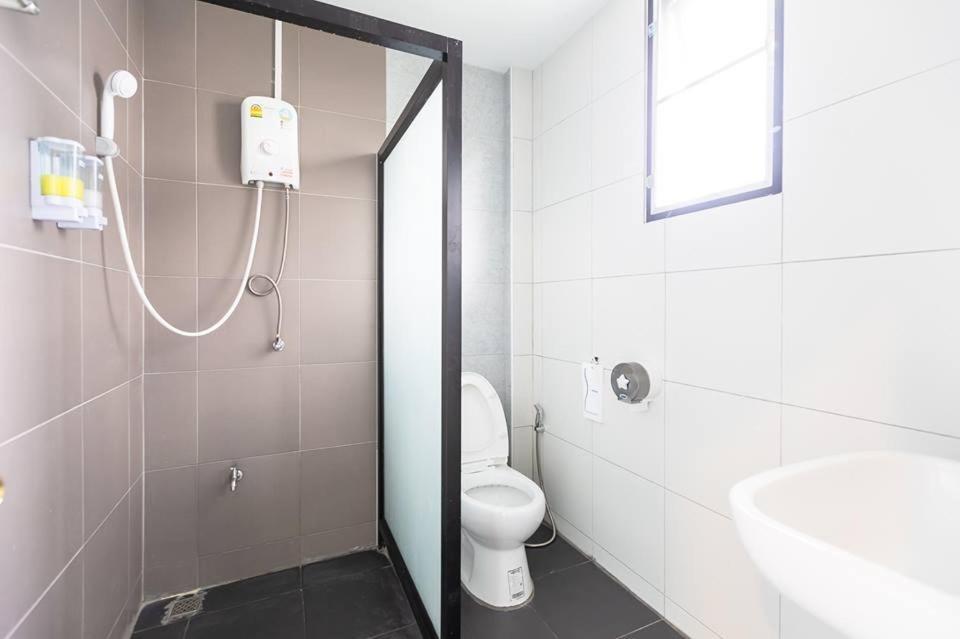 Barista Hotel Uttaradit Exterior foto